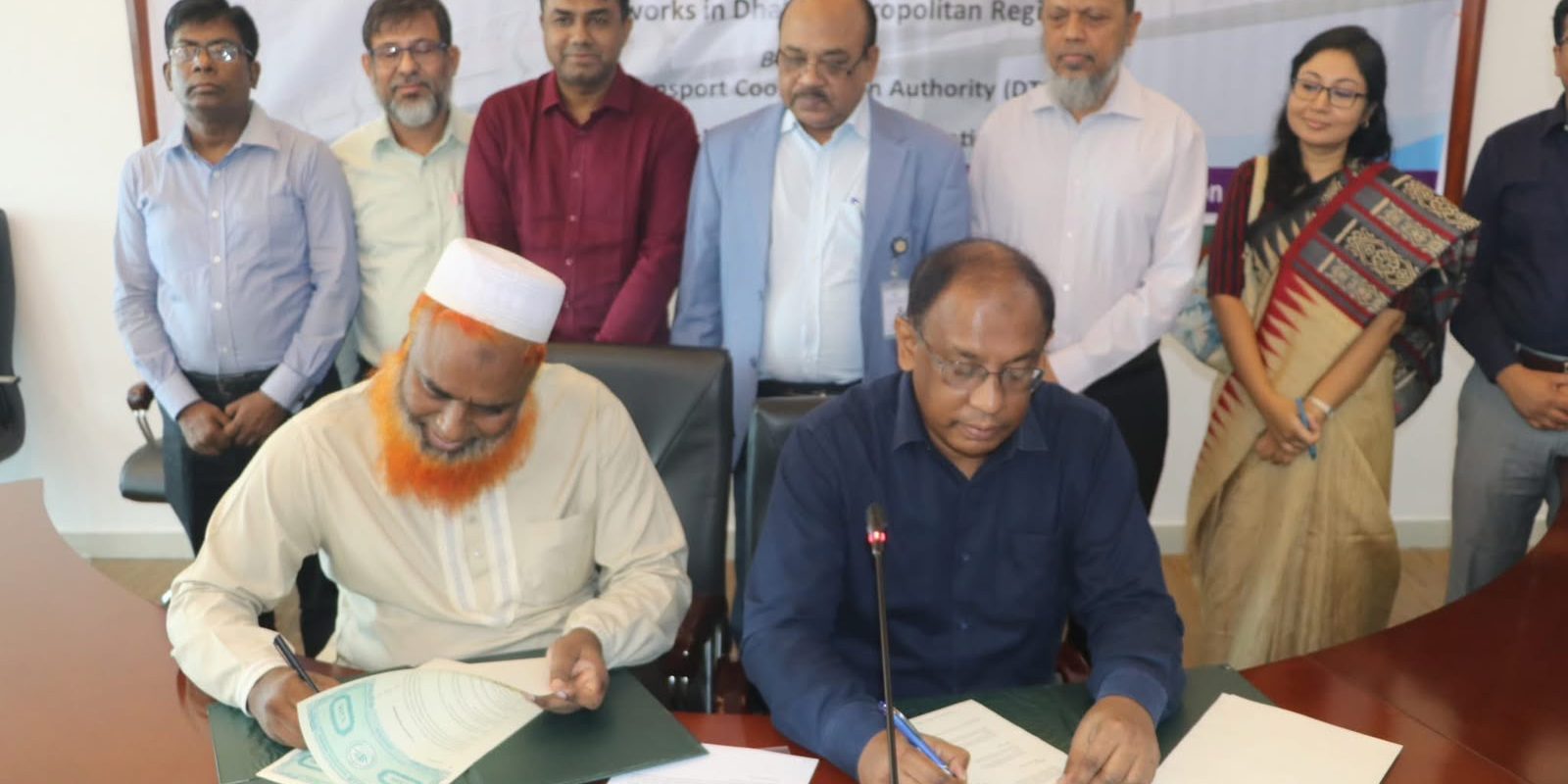 Contract Signing Ceremony Photo of Monorail Project